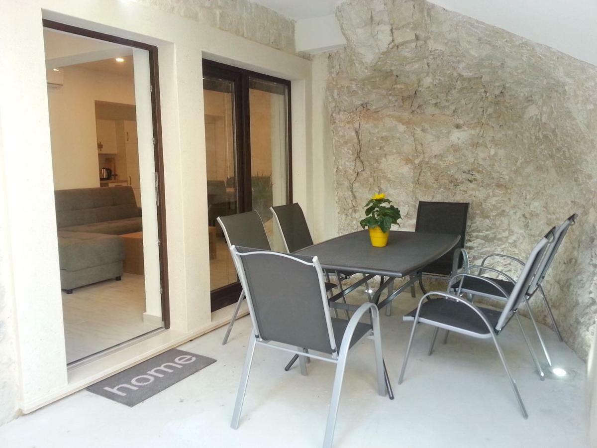 Apartment Rika Omiš Kültér fotó